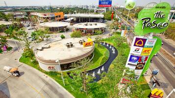 Shopping mall
