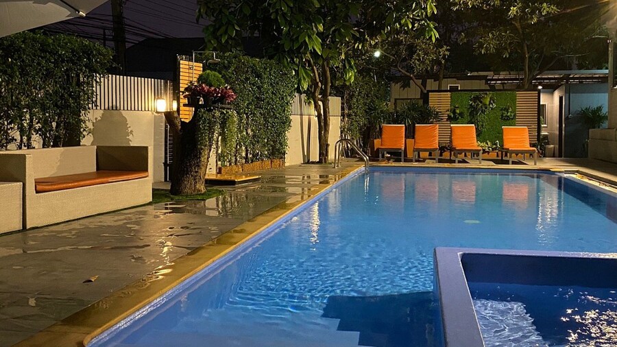 Crystal Suites Suvarnabhumi Airport