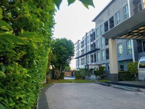 Exterior - Crystal Suites Suvarnabhumi Airport (Bangkok)