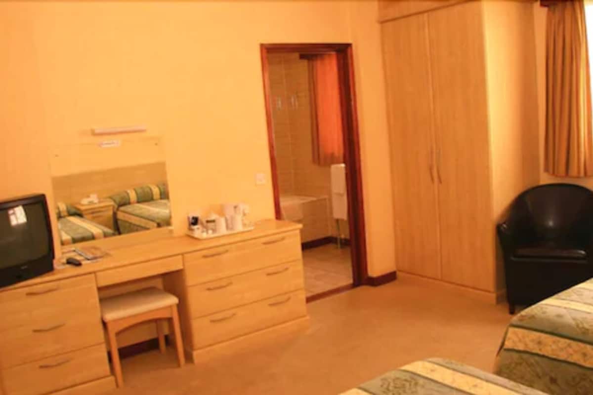 Free cots/infant beds, free WiFi