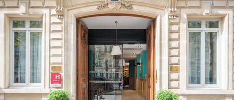 Mặt tiền nơi lưu trú