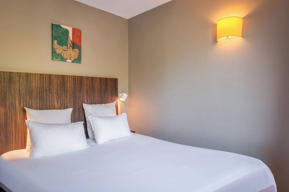 Premium bedding, Select Comfort beds, minibar, in-room safe
