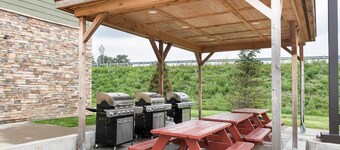 Suburban Studios Triadelphia - Wheeling at The Highlands