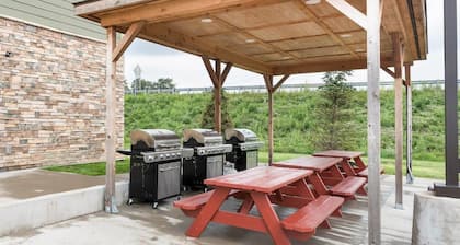 Suburban Studios Triadelphia - Wheeling at The Highlands