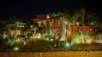 Façade de lâhĂ©bergement - soirĂ©e/nuit