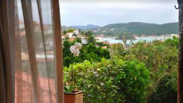 Suíte luxo, vista para o jardim | Vista da sacada