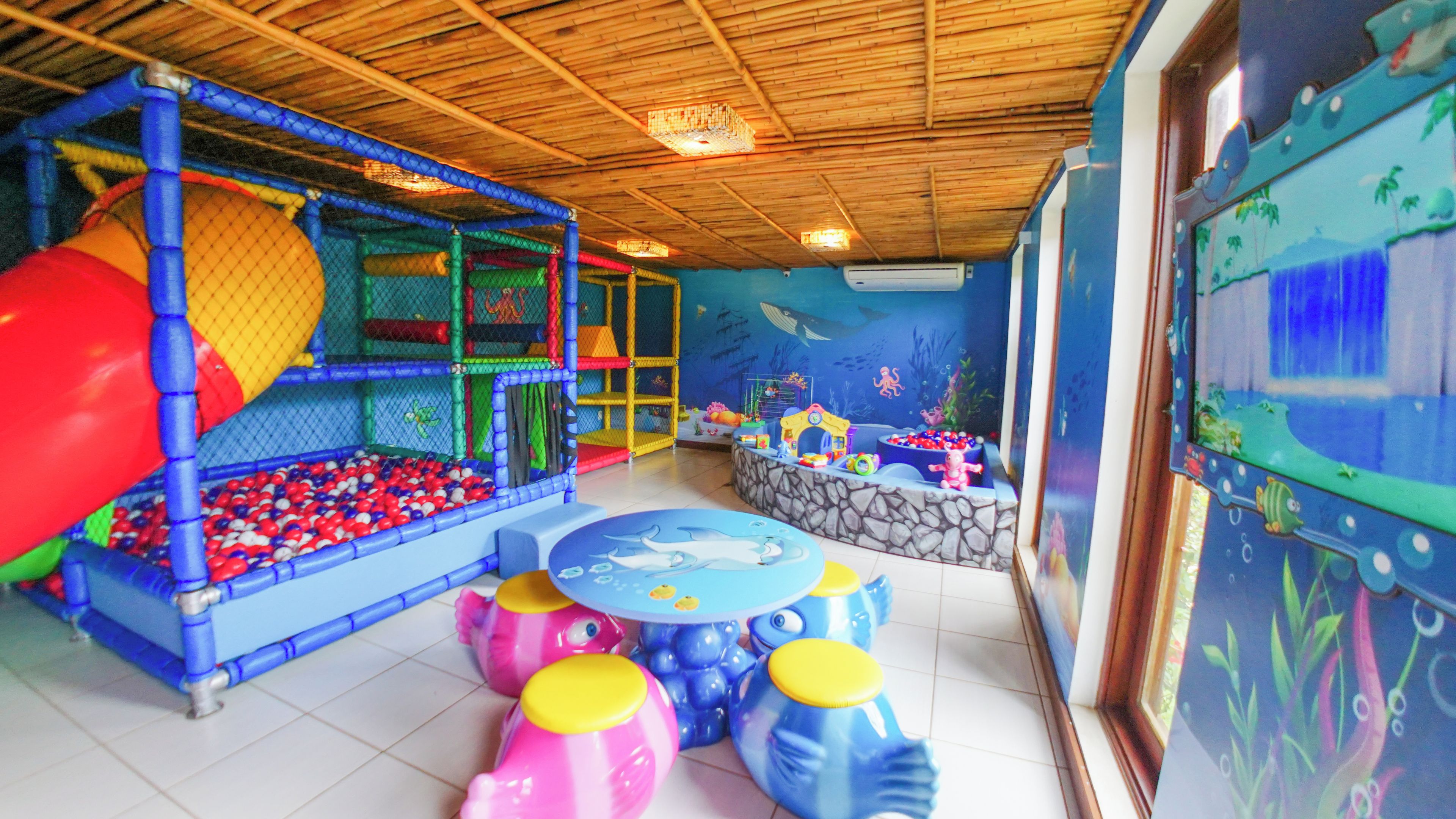 Children’s play area – indoor