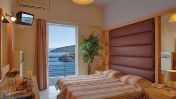 In-room safe, desk, blackout drapes, soundproofing