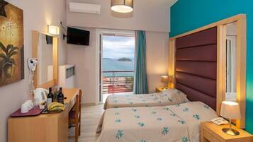 Double or Twin Room | In-room safe, desk, blackout drapes, soundproofing