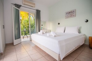 Egyptian cotton sheets, in-room safe, free WiFi - Villa Karmar Hotel Apartments (Corfu)