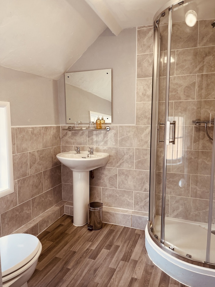 Cain Valley Hotel by null