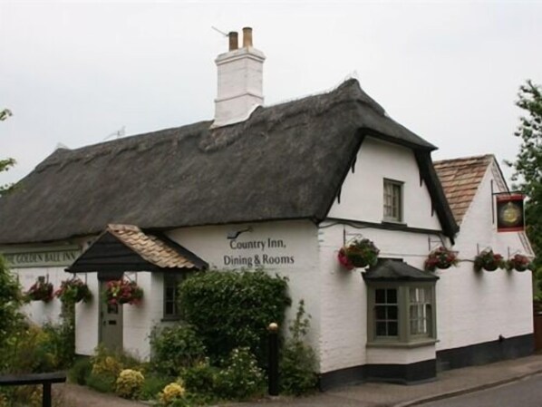 Exterior - Golden Ball Hotel (Cambridge)