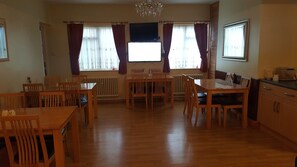 Frühstück (5.99 GBP pro Person)