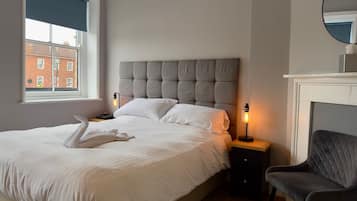 Standard Double Room, Ensuite (River view)