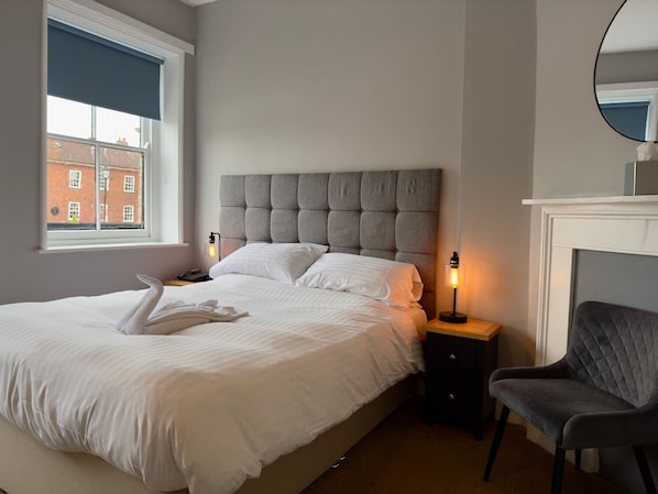 Standard Double Room, Ensuite (River view)