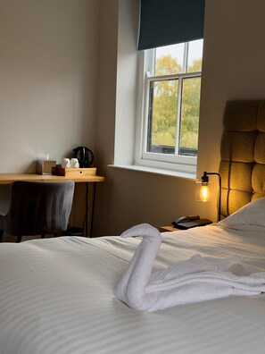 Comfort tweepersoonskamer, en-suite badkamer (River View)