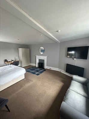 Superior Double Room, Ensuite (Riverview)