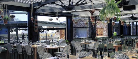 Bar (in der Unterkunft)