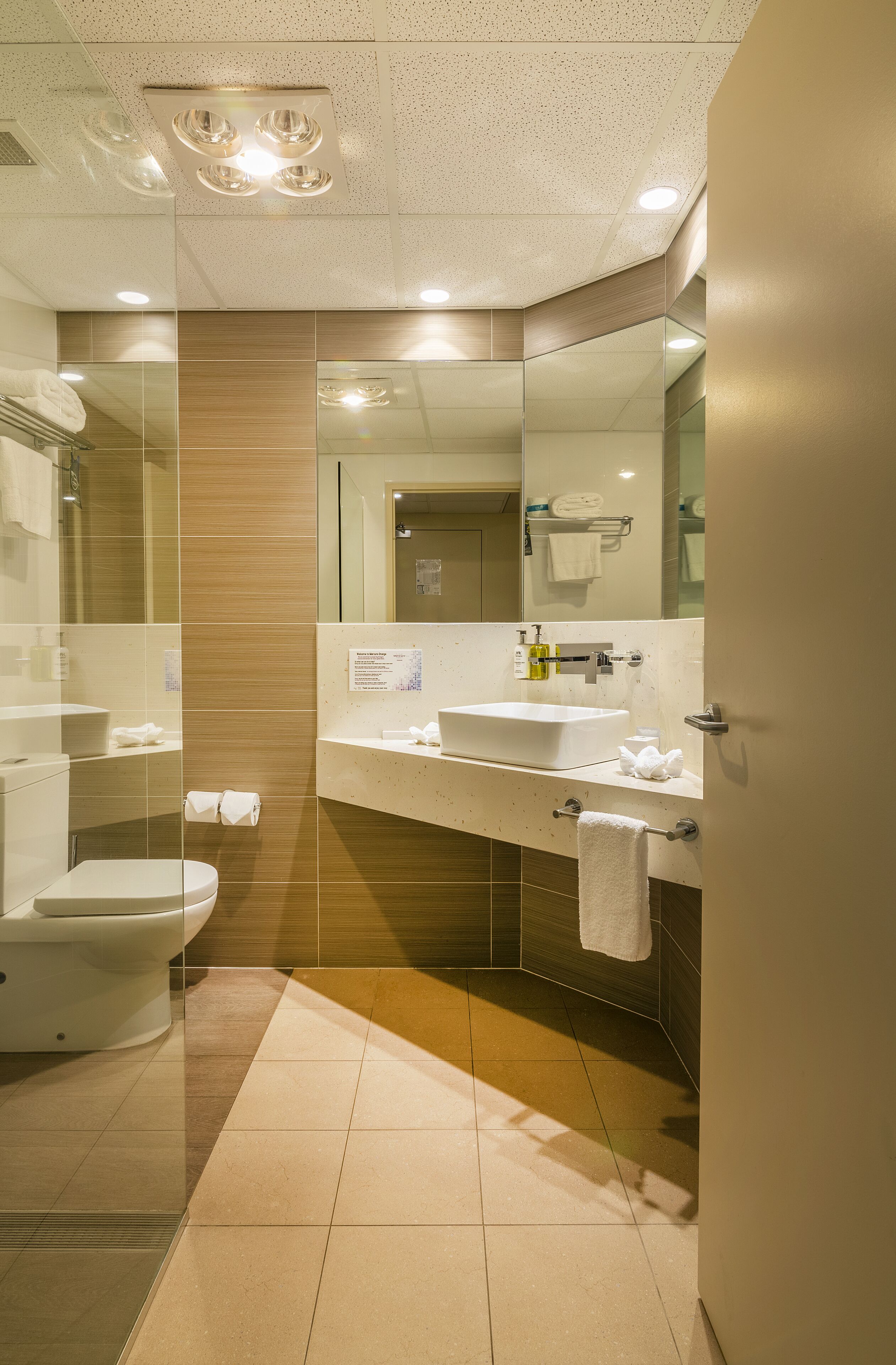 Deluxe Room, 1 King Bed | Bathroom | Shower, rainfall showerhead, eco-friendly toiletries, hair dryer