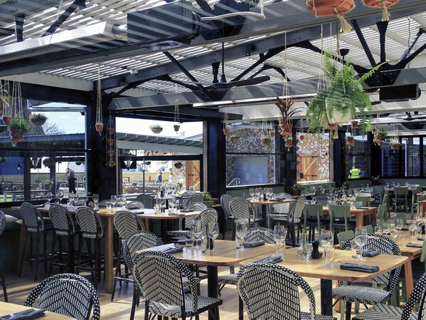 Bar (en la propiedad)