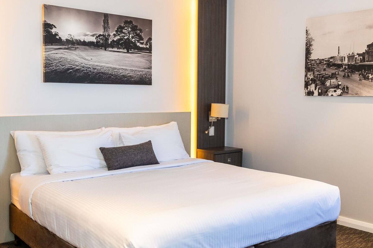Deluxe-rum - 1 kingsize-säng | Sängtillbehör av högsta kvalitet och minibar med vissa gratis produkter