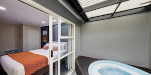 Private spa tub - Capri on Fenton (Rotorua)