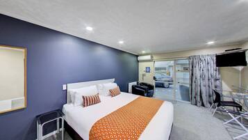 Executive Studio | Premium bedding, pillow-top beds, individually decorated