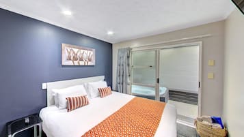Bộ đồ giường cao cấp, nệm có lớp đệm bông, trang trí khác biệt