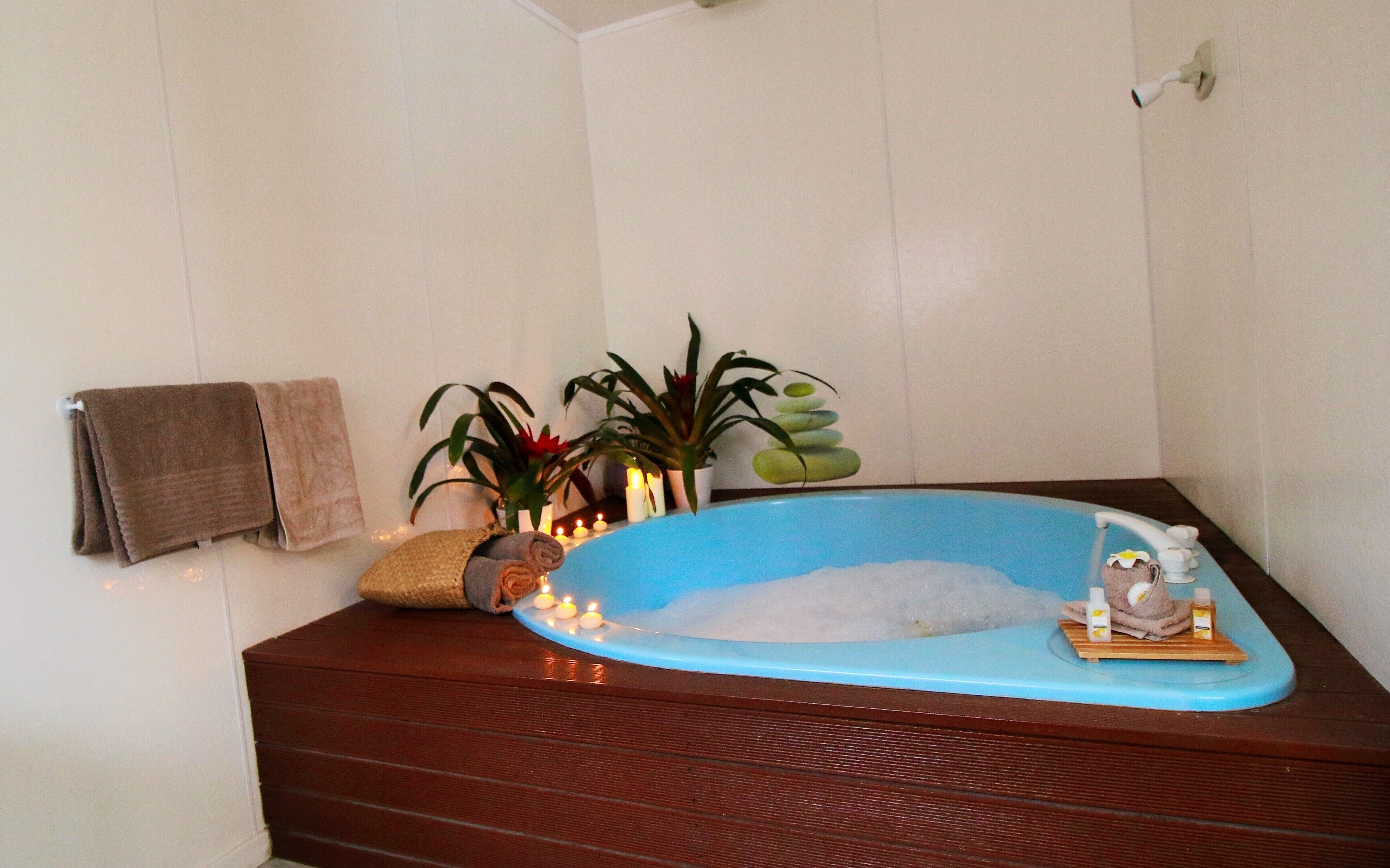 Private spa tub