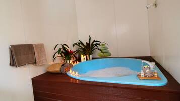 Private spa tub