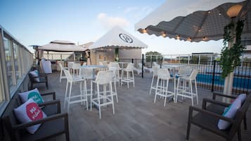 Outdoor pool, sun loungers