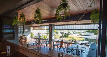 Gladstone Reef Hotel Motel