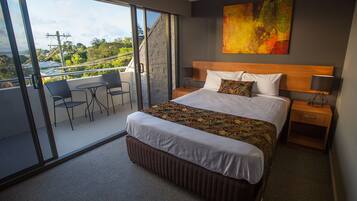 3rd Floor Harbour View Queen | Desk, blackout drapes, iron/ironing board, free WiFi