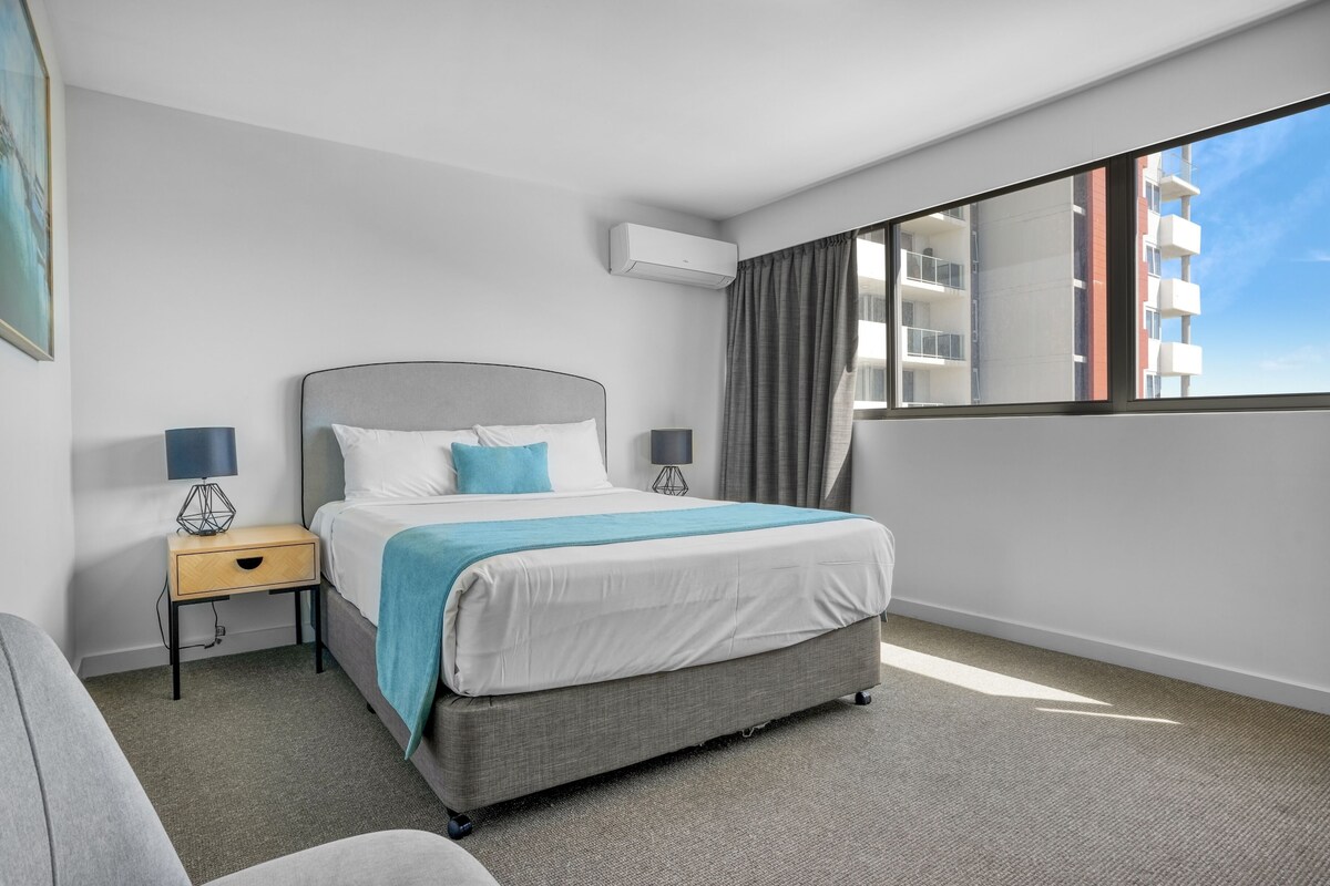 Deluxe City View | Desk, blackout curtains, iron/ironing board, free WiFi