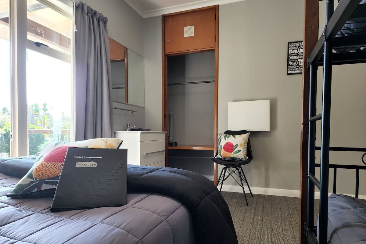 Standard dubbelrum eller tvÄbÀddsrum - 1 sovrum - delat badrum - utsikt mot trÀdgÄrden | RumsbekvÀmlighet