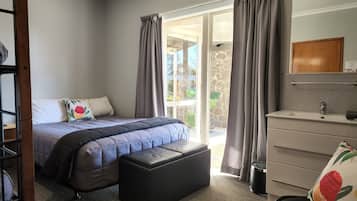 Dobbelt- eller tomannsrom – standard, 1 soverom, delt bad, hageutsikt | Individuelt dekorert og wi-fi (inkludert)