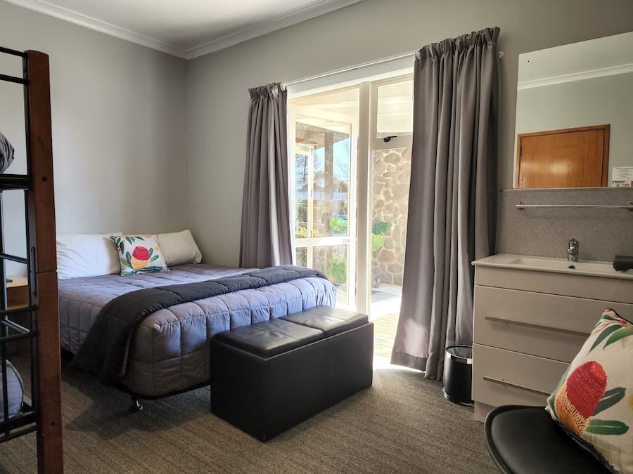 Standard Double or Twin Room, 1 Bedroom, Shared Bathroom, Garden View | Dihias secara berasingan, Wi-fi percuma