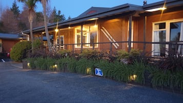 Standard Double or Twin Room, 1 Bedroom, Shared Bathroom, Garden View | Accessible parking