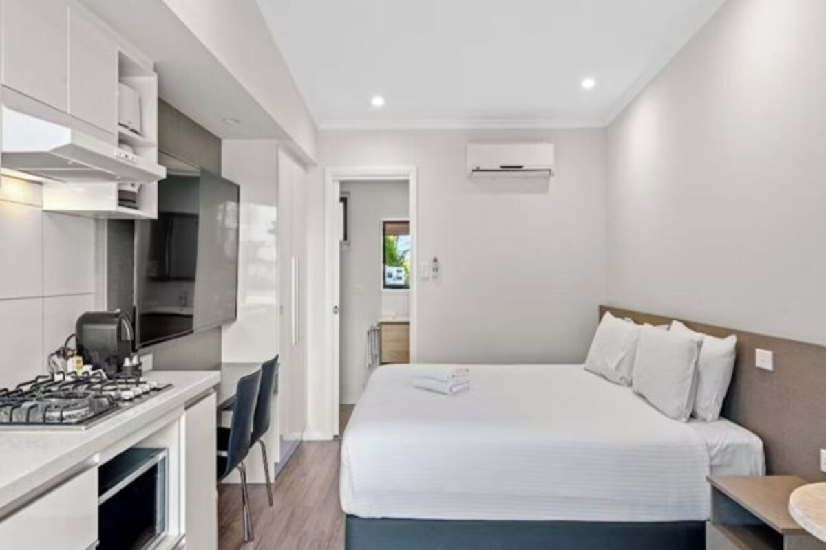 Deluxe Studio Room