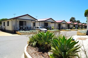 A row of mobile homes with a car parked in front. - Discovery Parks - Perth Airport (Forrestfield)