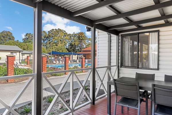 Deluxe 2 Bedroom Cabin | Terrace/patio