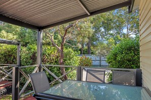 สแตนดาร์ดเคบิน, 2 ห้องนอน | ลานระเบีย�ง/นอกชาน