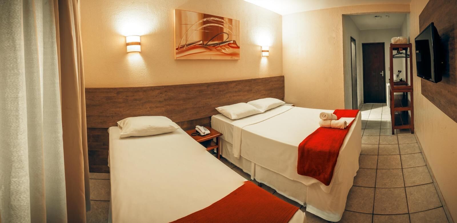 1 habitación, minibar, cortinas blackout y wifi gratis 