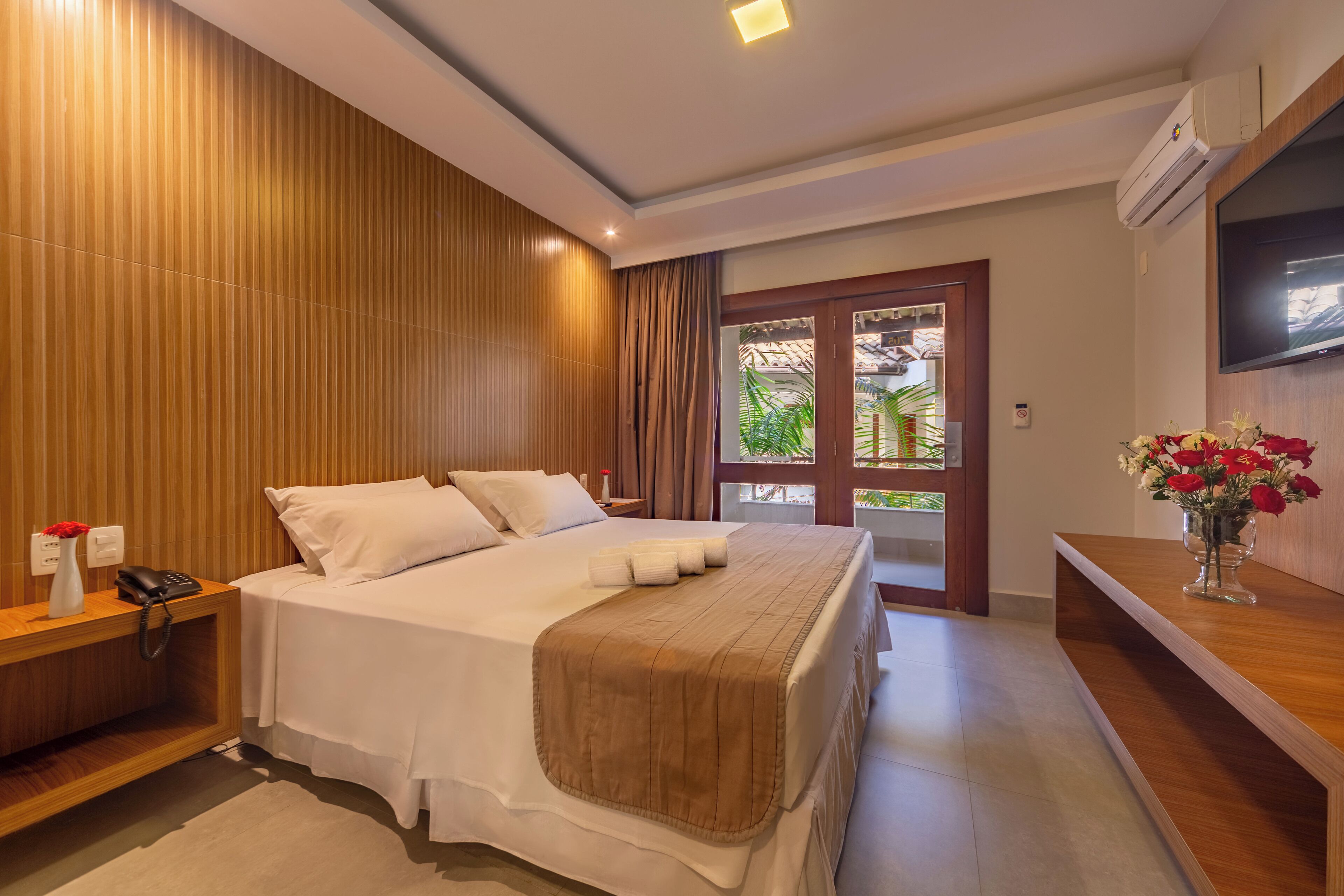 family room | 1 bedroom, minibar, in-room safe, blackout curtains