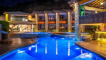 2 piscinas externas