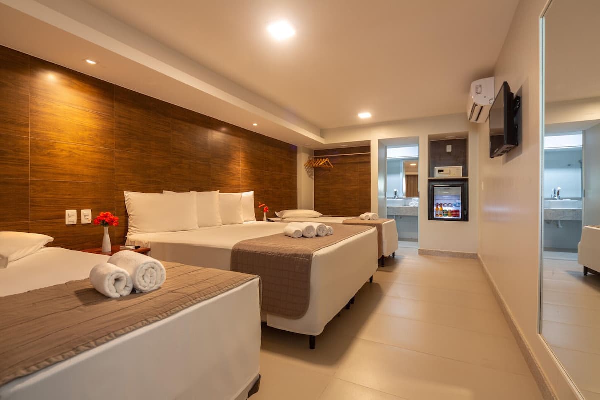 1 dormitorio, minibar, caja fuerte y cortinas opacas