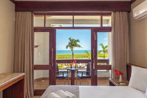 Chambre luxueuse double, patio, vue sur la mer | 1 chambre, minibar, coffre-fort pour ordinateur portable