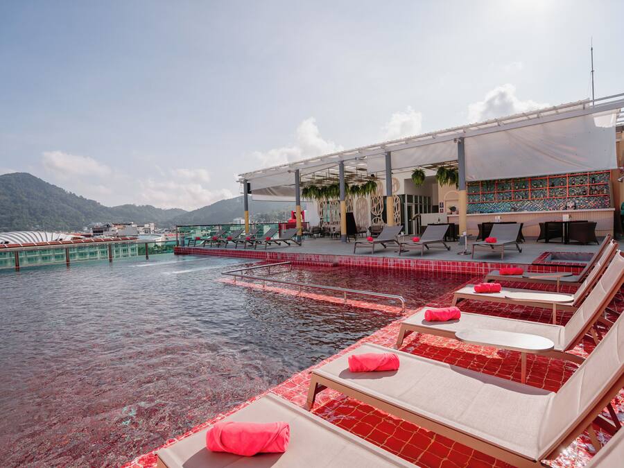 Kolam renang terbuka, kerusi lepak pantai