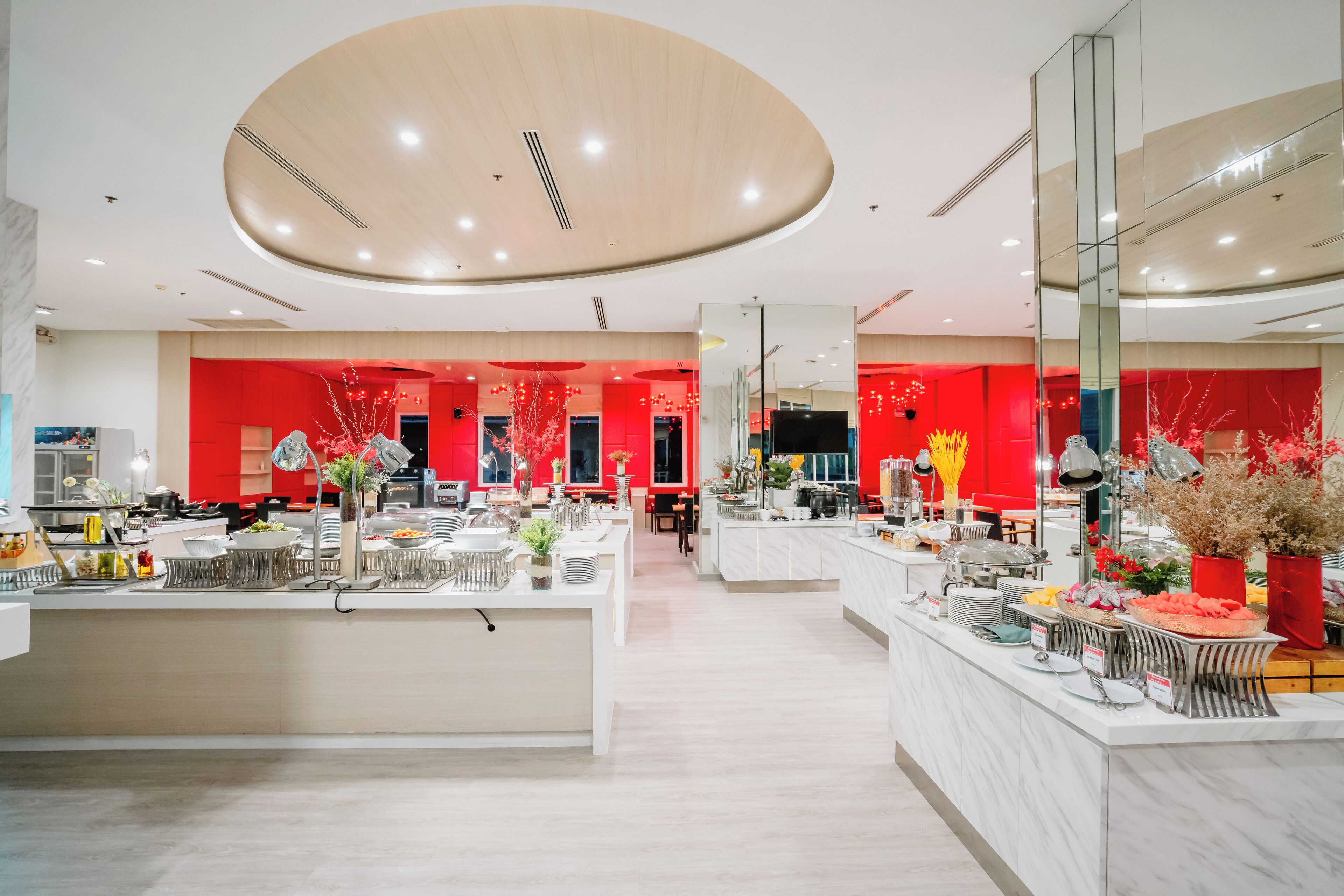 daily continental breakfast (thb 400 per person)