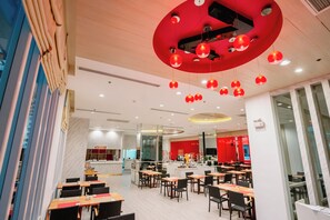 Daily continental breakfast (THB 400 per person)